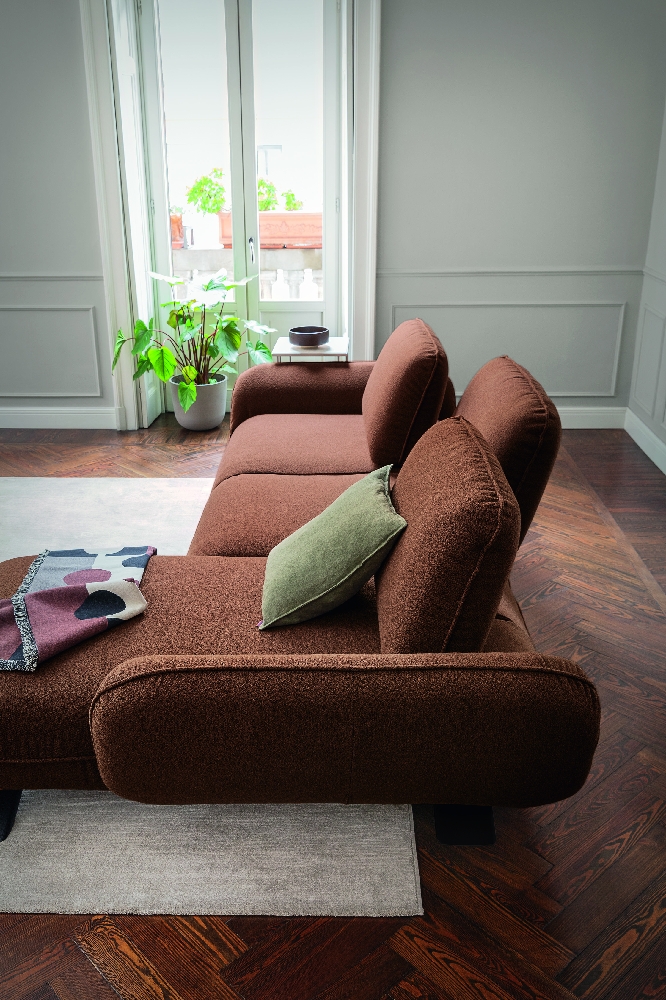 Καναπές Favola διθέσιος σε σκανδιναβικό στυλ με ξύλινα πόδια | Calligaris | Αθήνα | Adamopoulos Casa Ideale